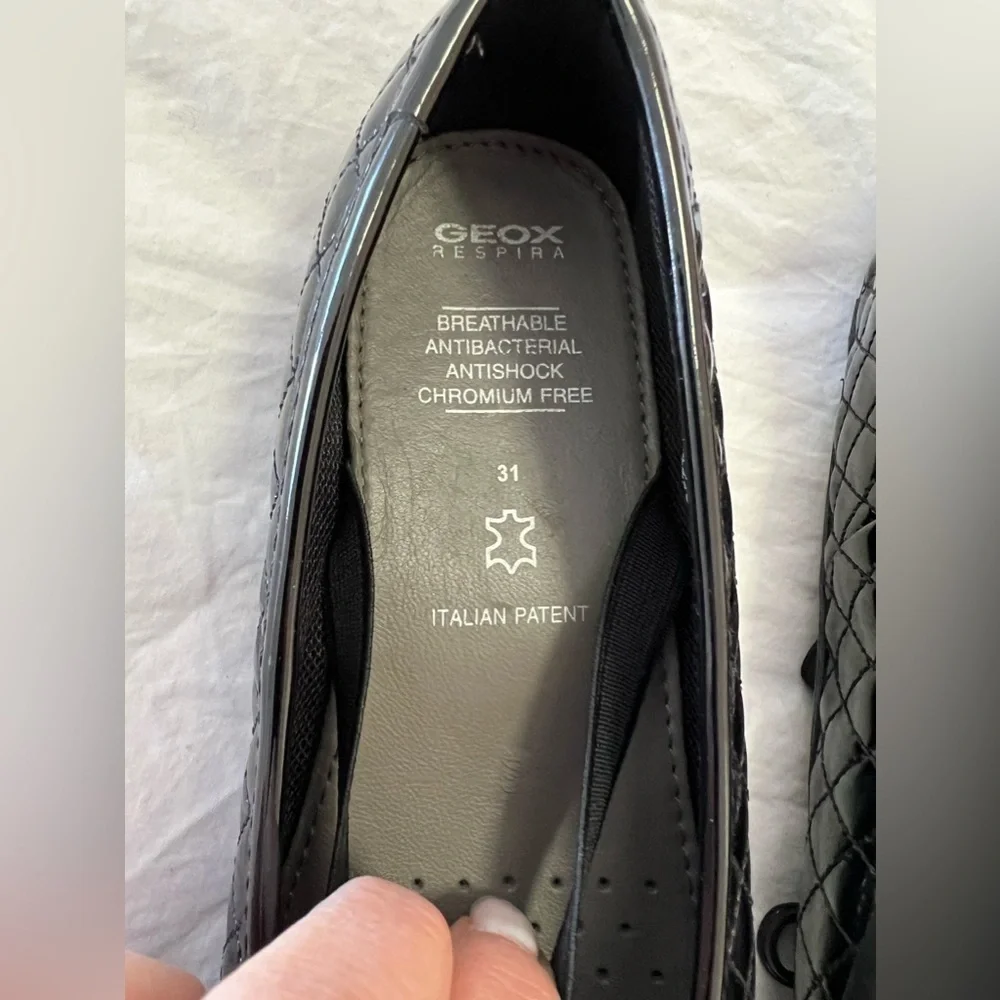 Geox Respira Girls | Size US 13 | Euro 31 |Black Patent Leather Mary Jane Flats